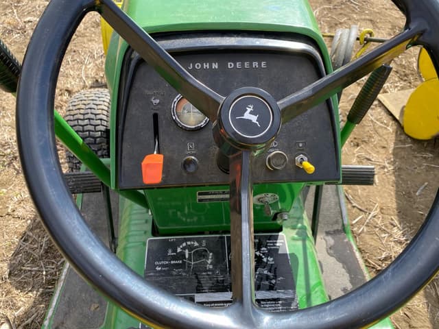 Image of John Deere 216 equipment image 2