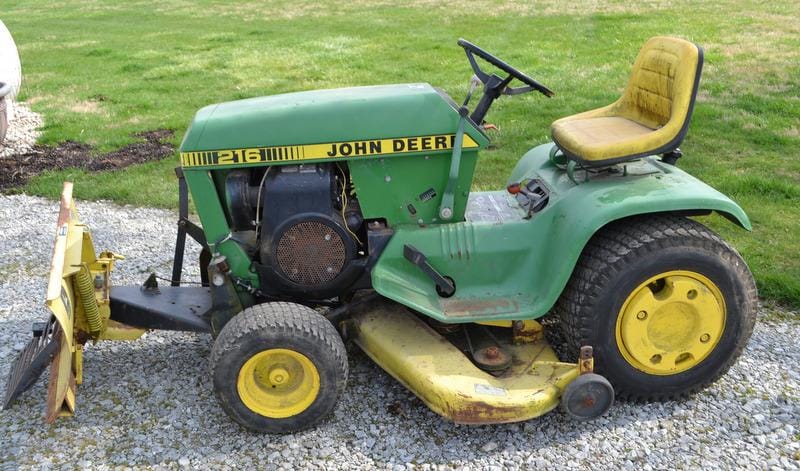 Main image John Deere 216