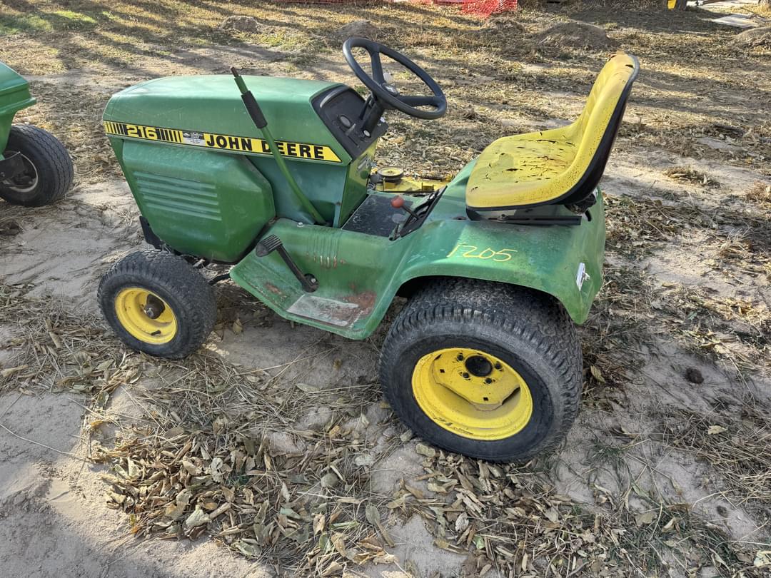 Image of John Deere 216 Primary image