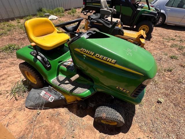 Image of John Deere LT133 equipment image 3