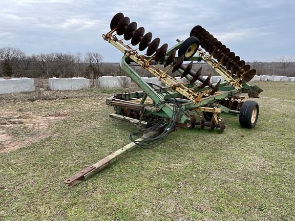 Image of John Deere 220 equipment image 1