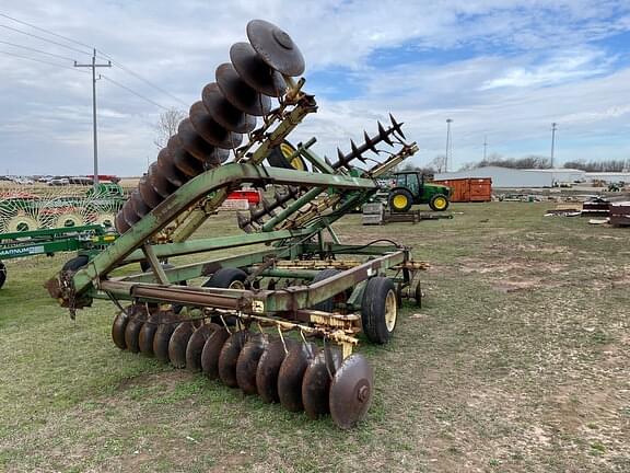 Image of John Deere 220 equipment image 4