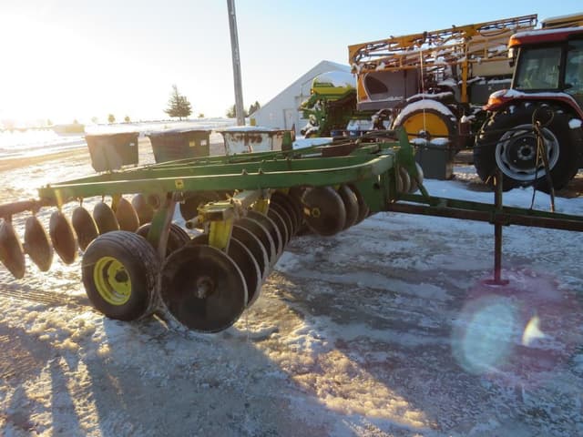 Image of John Deere 220 equipment image 2