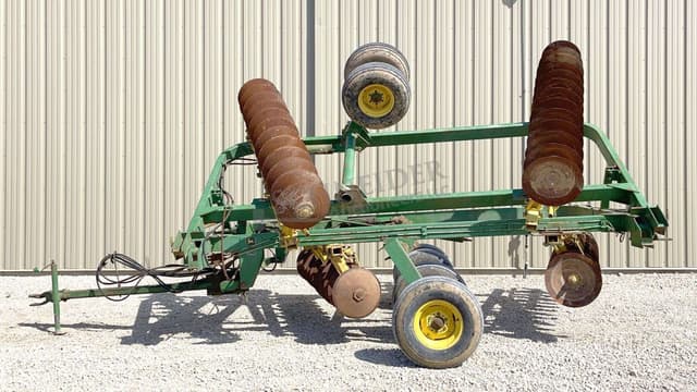 Image of John Deere 220 equipment image 3