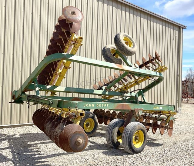 Image of John Deere 220 equipment image 4