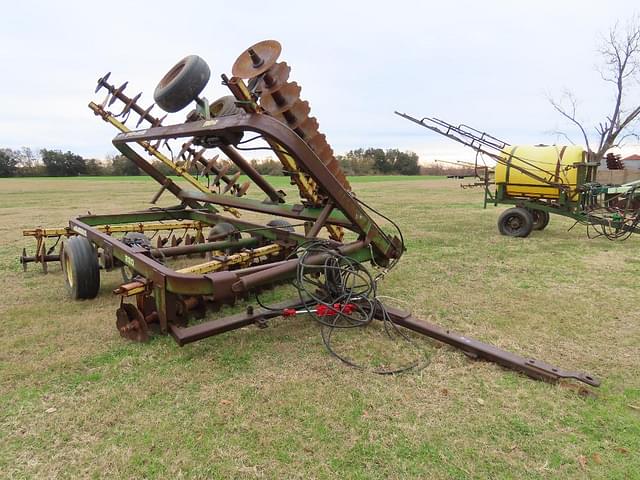 Image of John Deere 220 equipment image 1