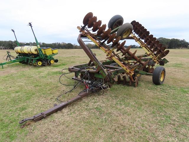 Image of John Deere 220 equipment image 2