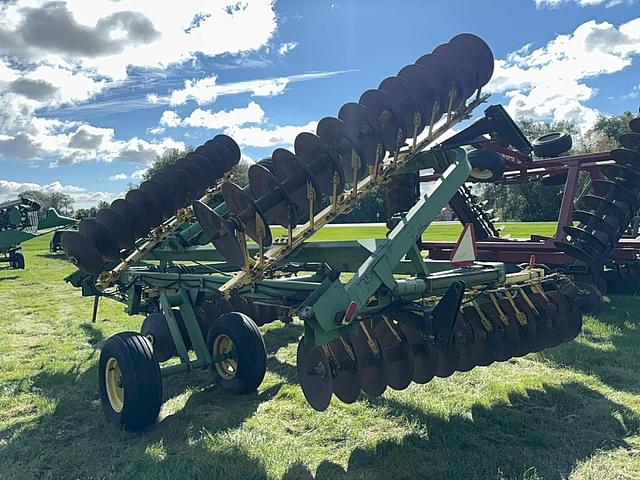 Image of John Deere 220 equipment image 1