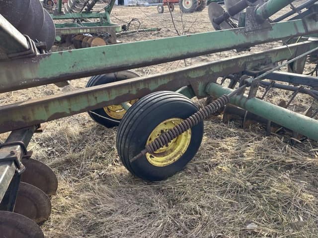 Image of John Deere 220 equipment image 4