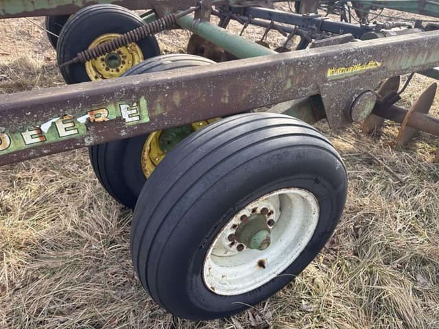 Image of John Deere 220 equipment image 3