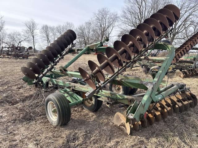 Image of John Deere 220 equipment image 2