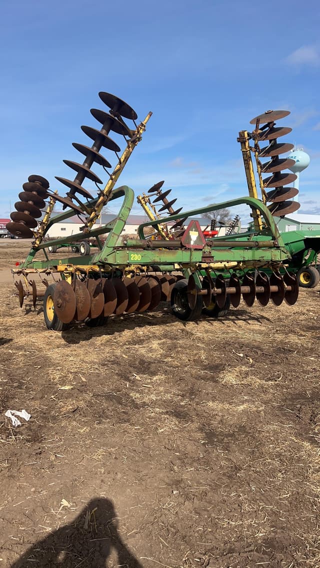 Image of John Deere 220 equipment image 4