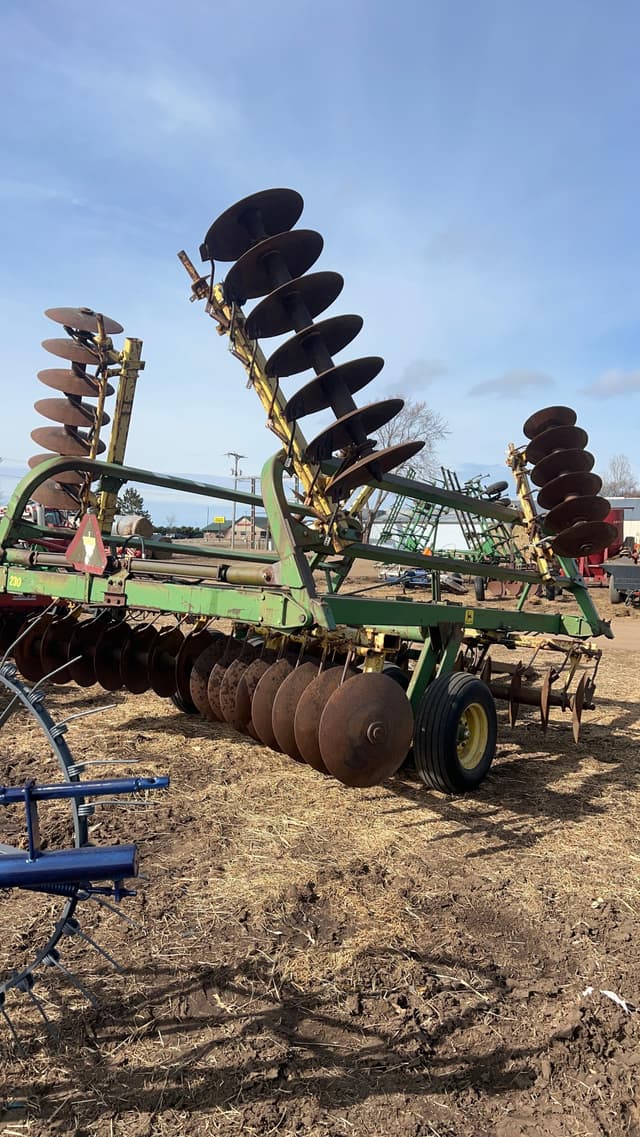 Image of John Deere 220 equipment image 3