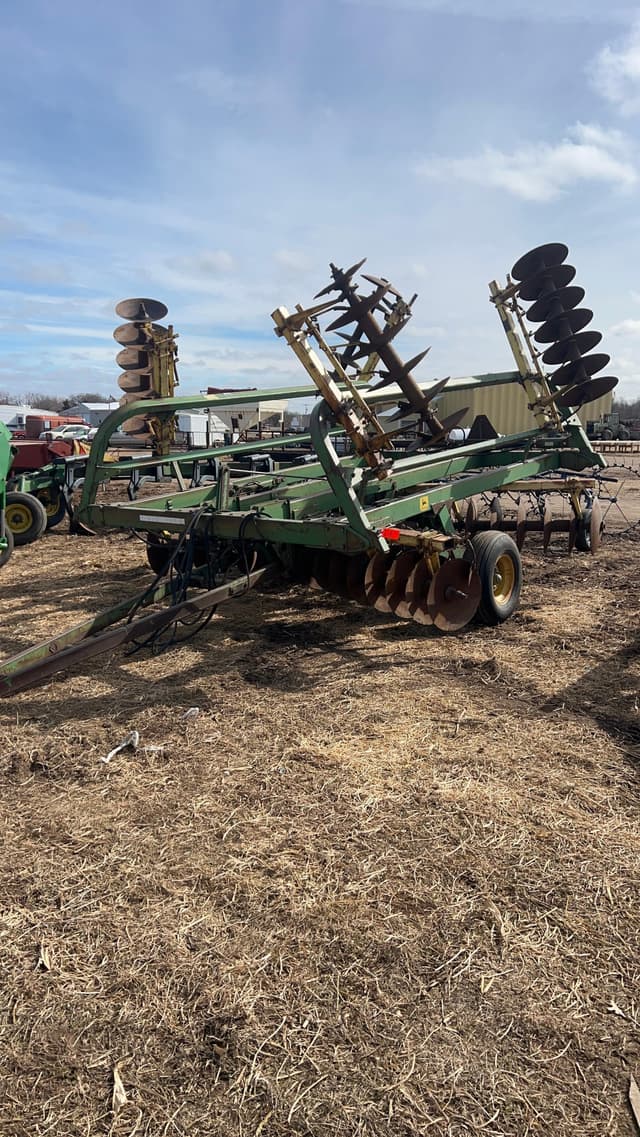 Image of John Deere 220 equipment image 2