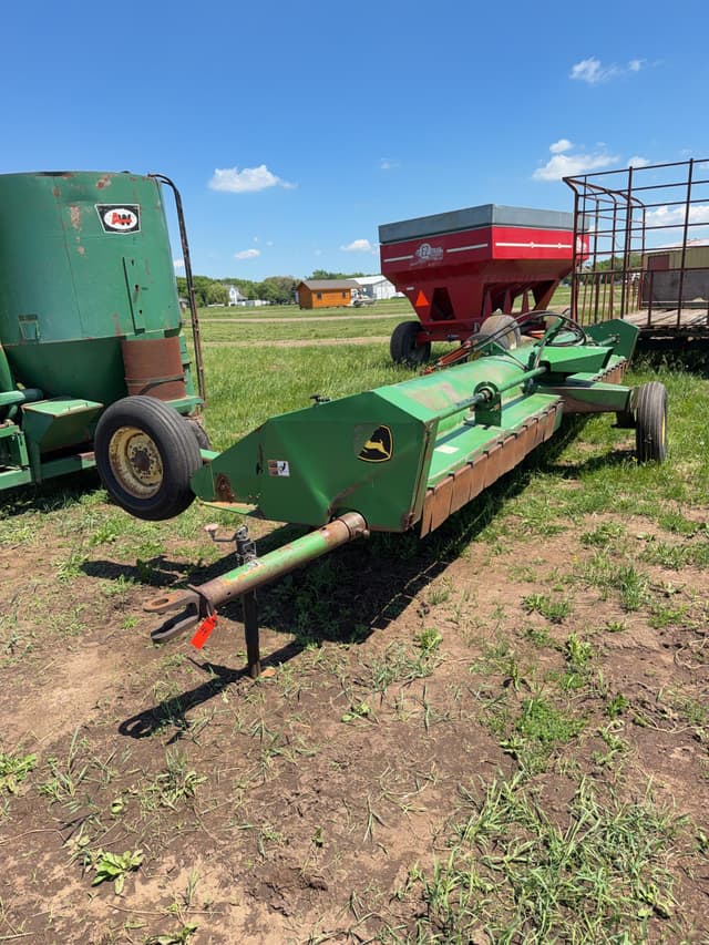 Image of John Deere 220 equipment image 1