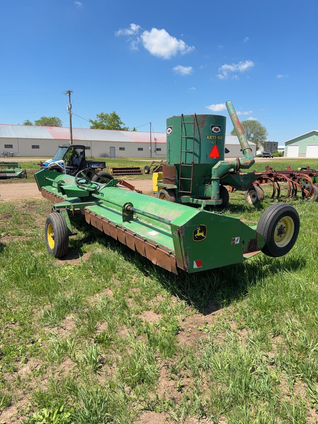 Image of John Deere 220 Primary image
