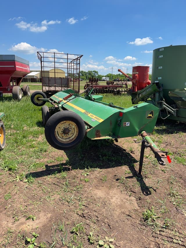 Image of John Deere 220 equipment image 2