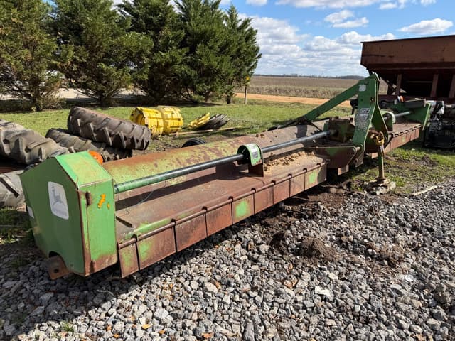 Image of John Deere 220 equipment image 1