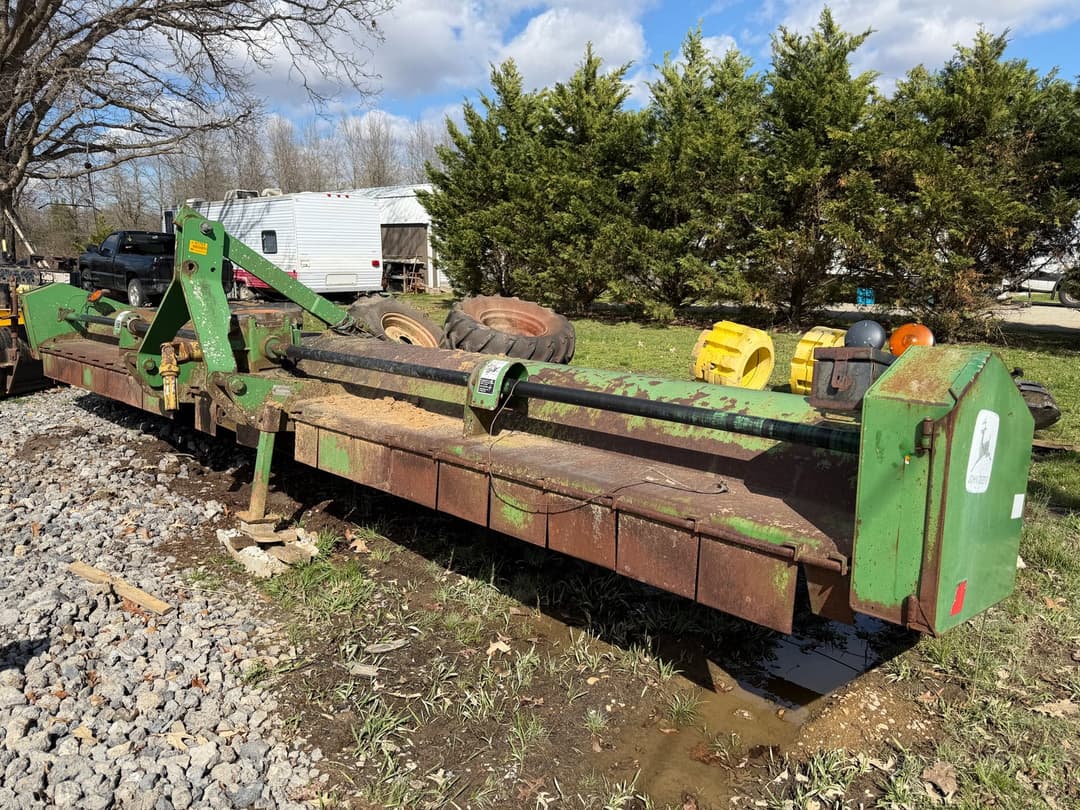 Image of John Deere 220 Primary image