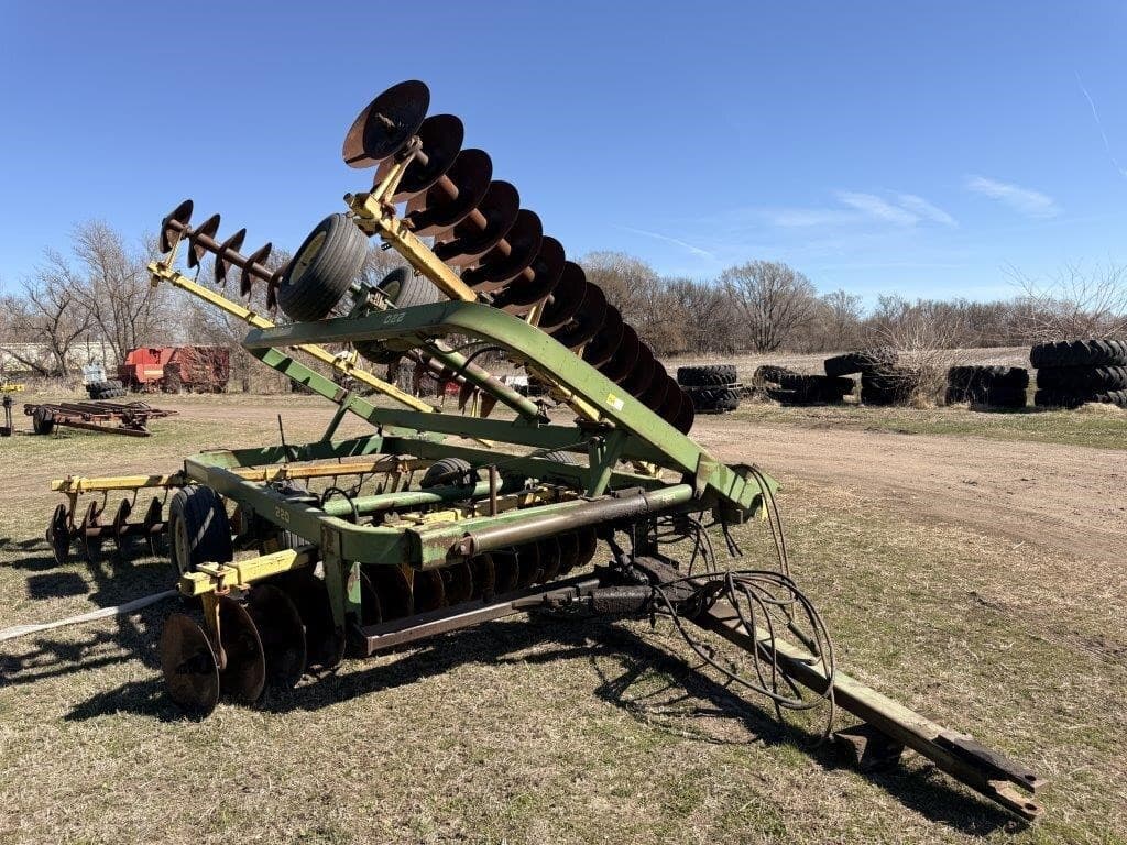 Image of John Deere 220 Primary image