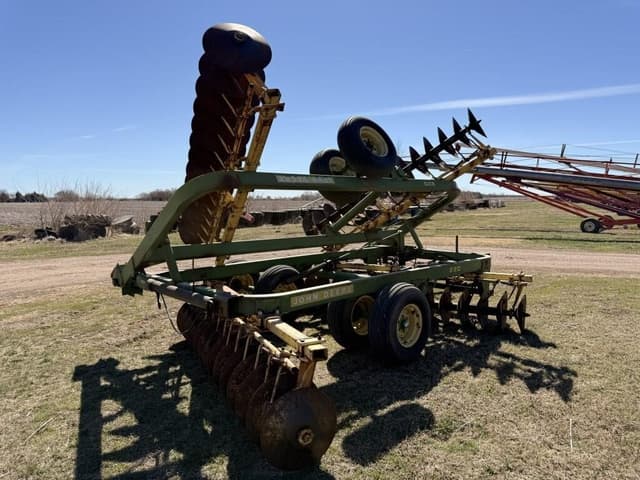 Image of John Deere 220 equipment image 2