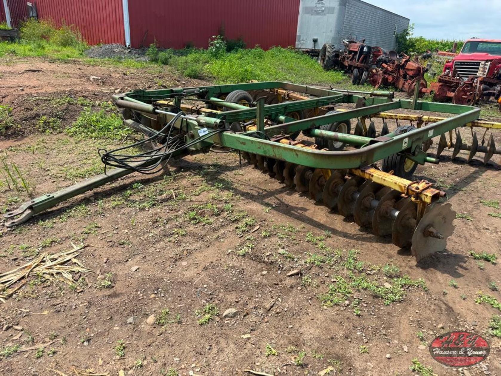 John Deere 220 Equipment Image0