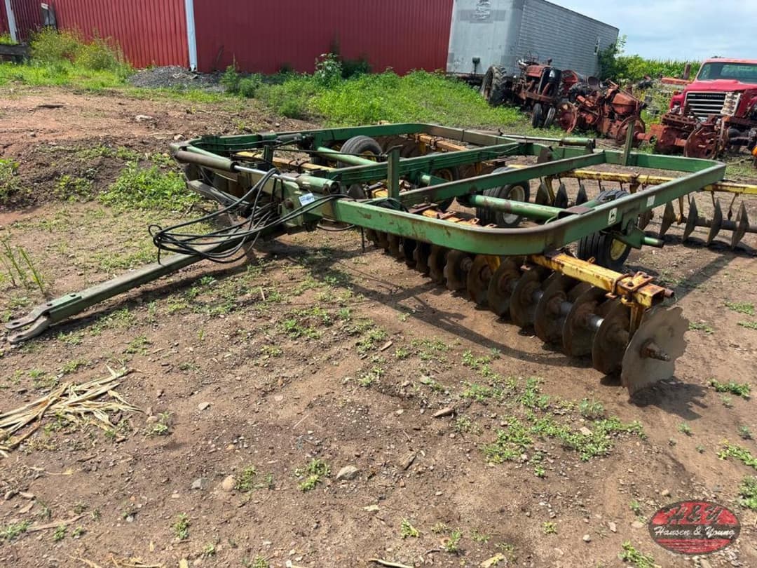 Image of John Deere 220 Primary image