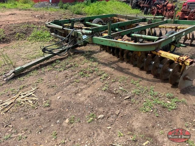Image of John Deere 220 equipment image 3