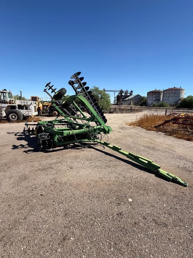 Image of John Deere 220 equipment image 1