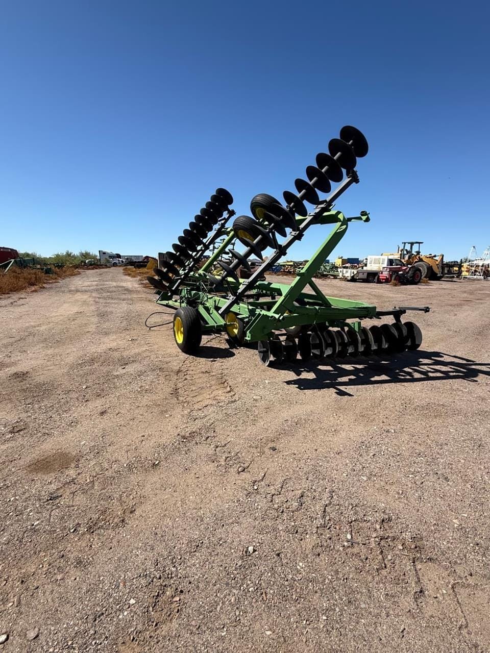 John Deere 220 Equipment Image0