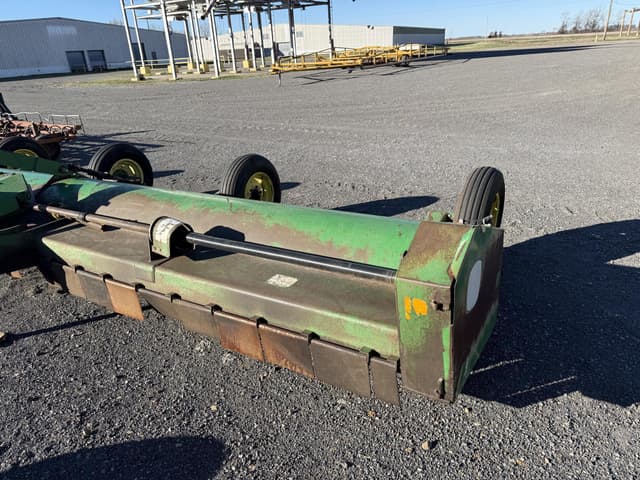 Image of John Deere 220 equipment image 1