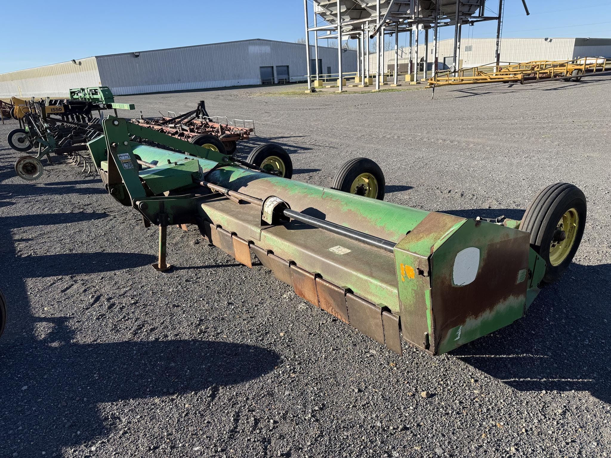 John Deere 220 Equipment Image0