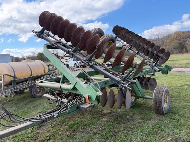 Image of John Deere 220 equipment image 2