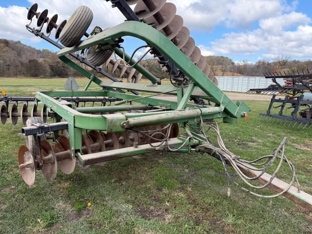 Image of John Deere 220 equipment image 1