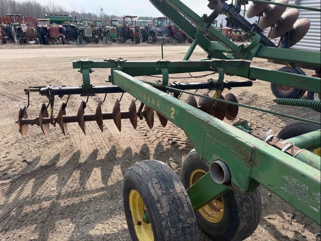 Image of John Deere 220 equipment image 4