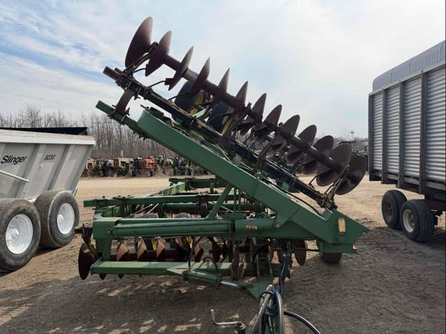 Image of John Deere 220 equipment image 1