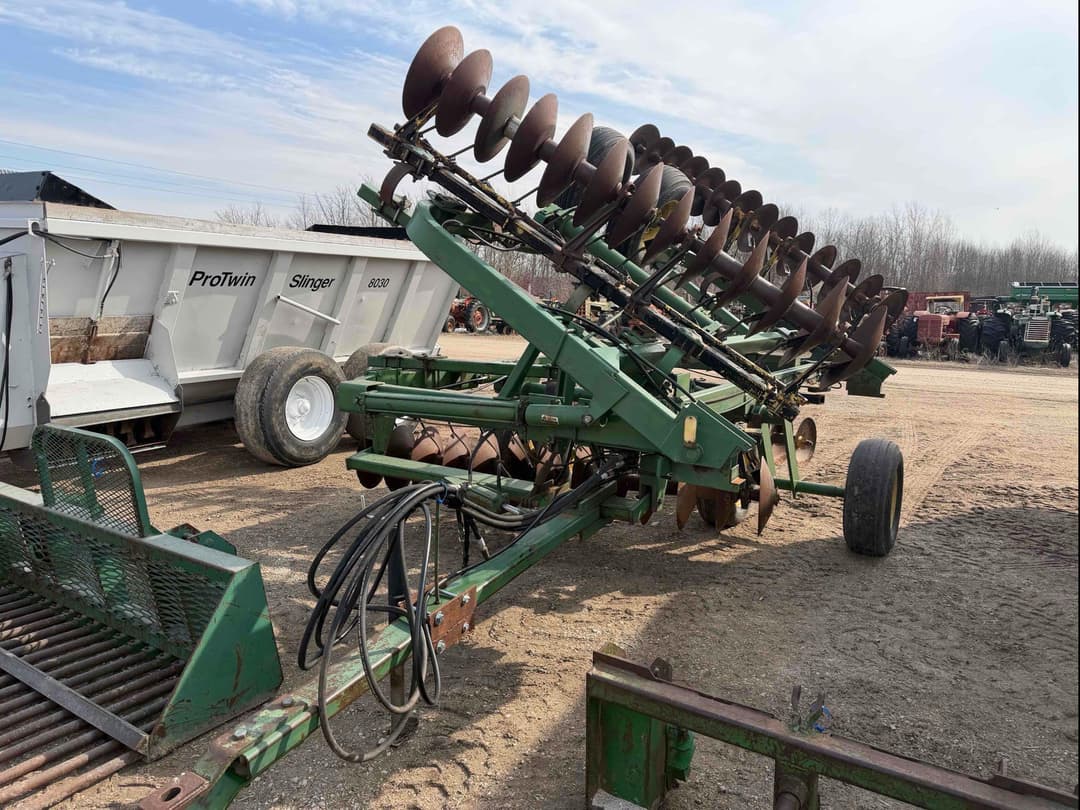 Image of John Deere 220 Primary image