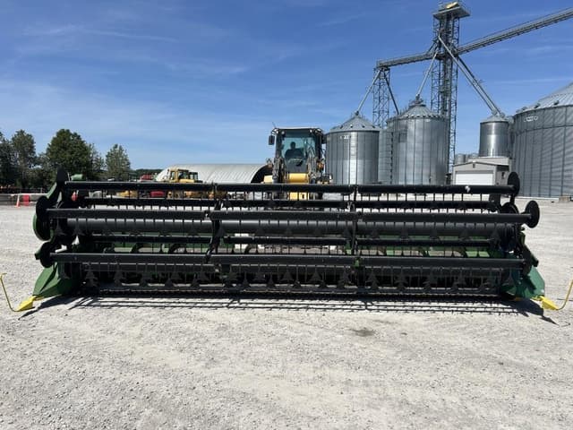 Image of John Deere 220 equipment image 1