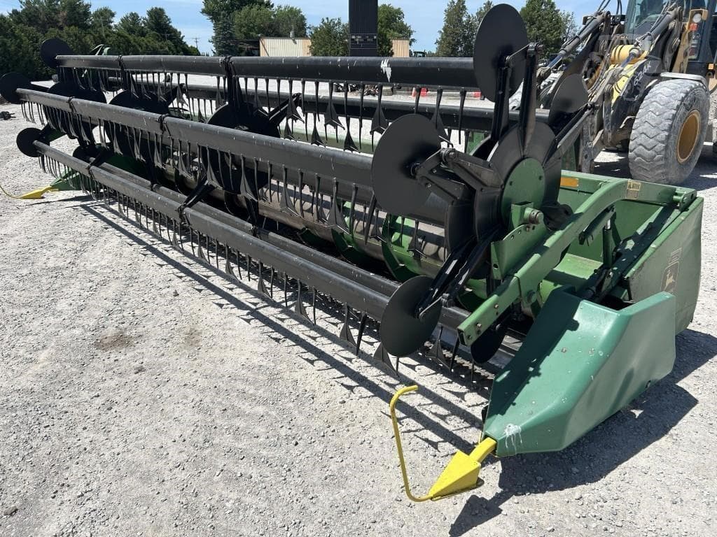 Image of John Deere 220 Primary image