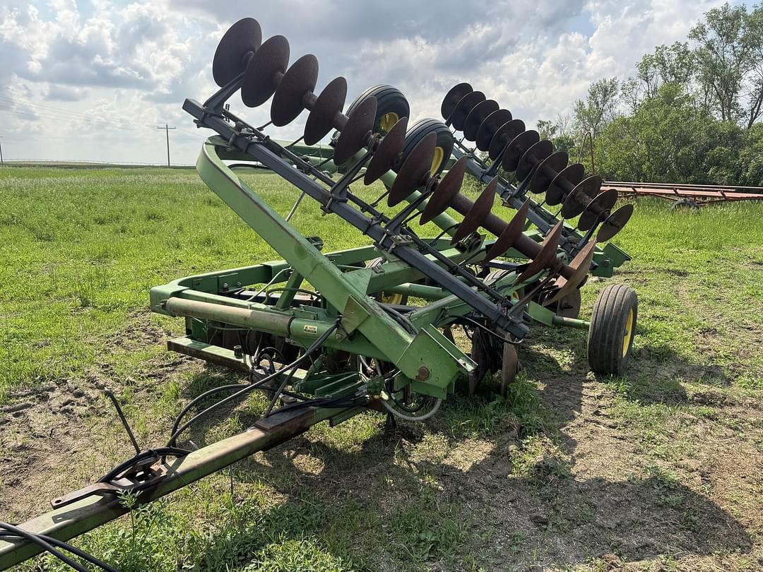 Image of John Deere 220 Primary image