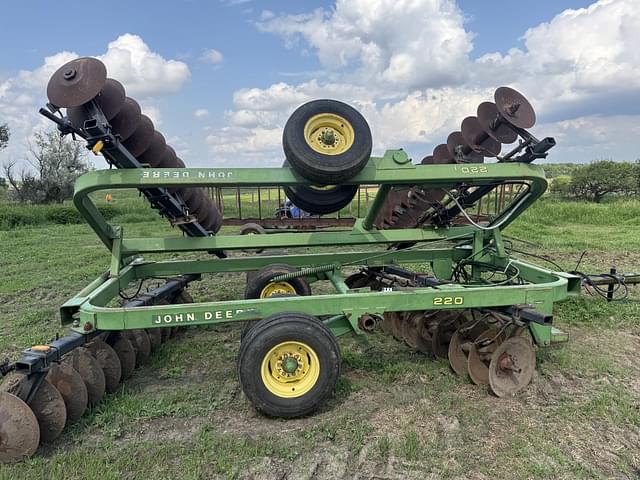 Image of John Deere 220 equipment image 4