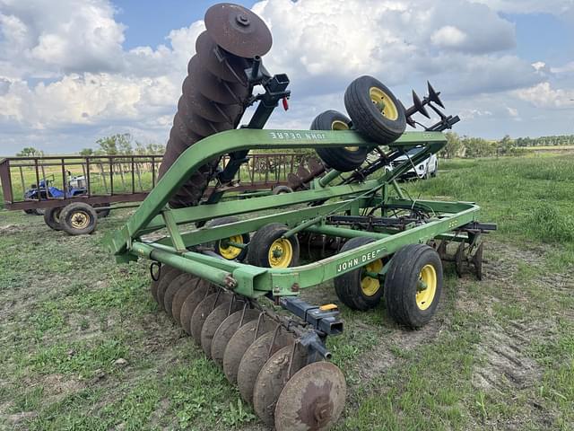 Image of John Deere 220 equipment image 3