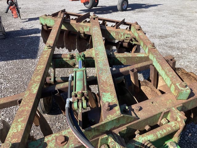 Image of John Deere 220 equipment image 2