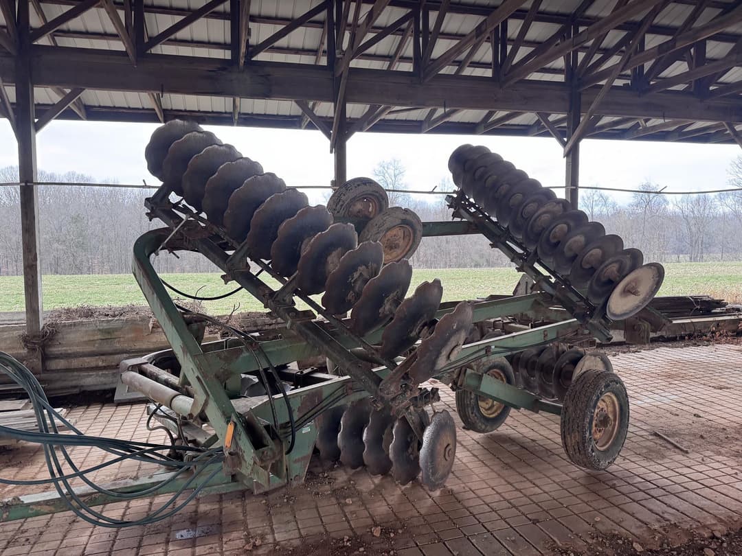 Image of John Deere 220 Primary image