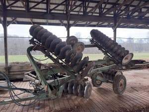 John Deere 220 Image