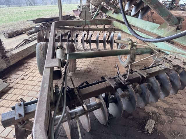 Image of John Deere 220 equipment image 1