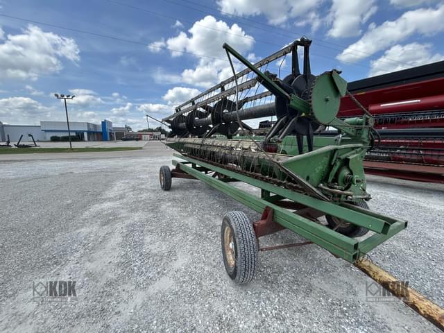 Image of John Deere 220 equipment image 2