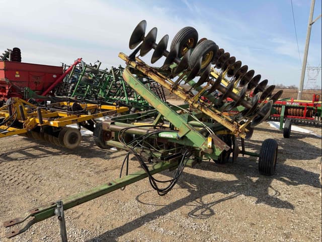 Image of John Deere 220 equipment image 2