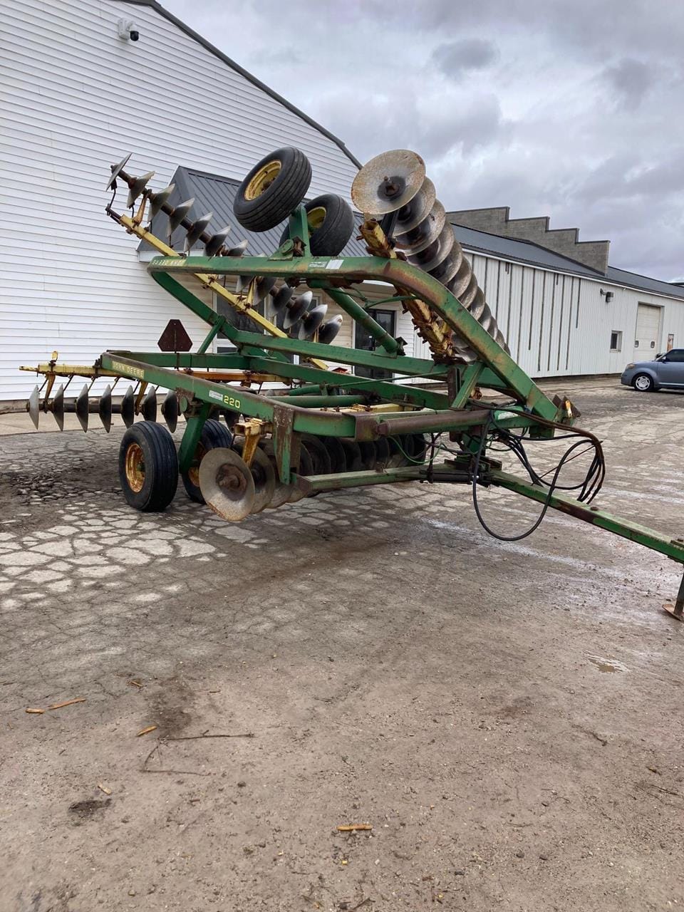 John Deere 220 Equipment Image0