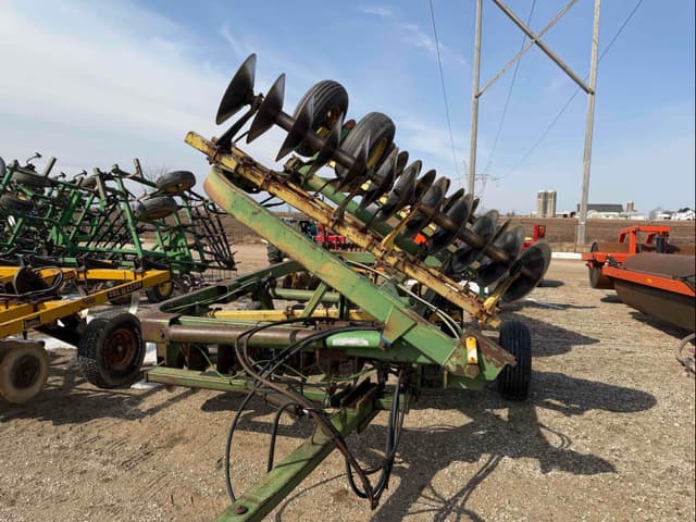 Image of John Deere 220 equipment image 3